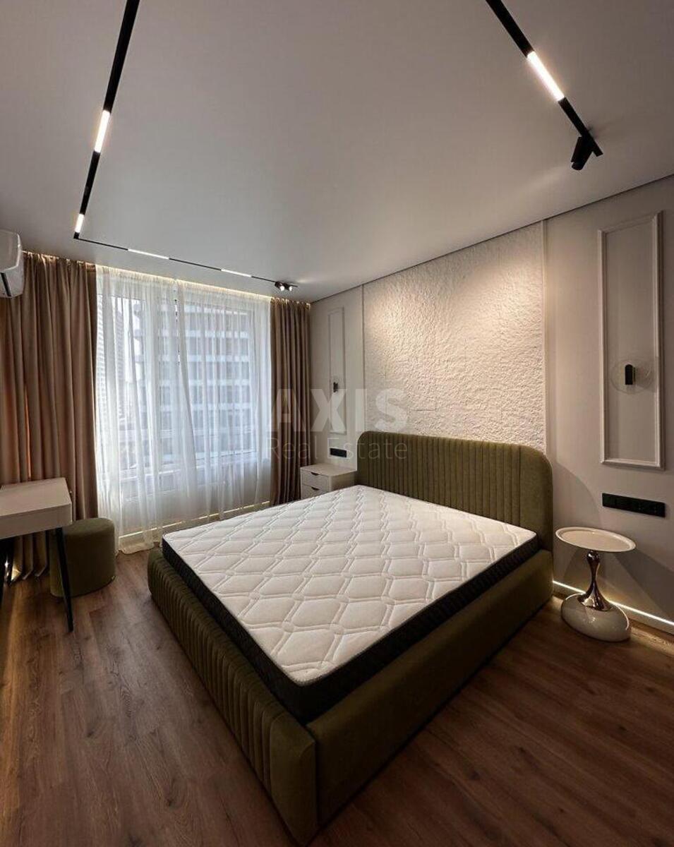 1k apartment nab. Dniprovs'ka 15Д5