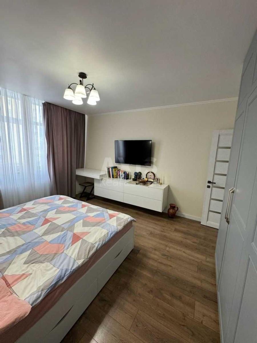 2k apartment vul. Sim'i' Kul'zhenkiv 330