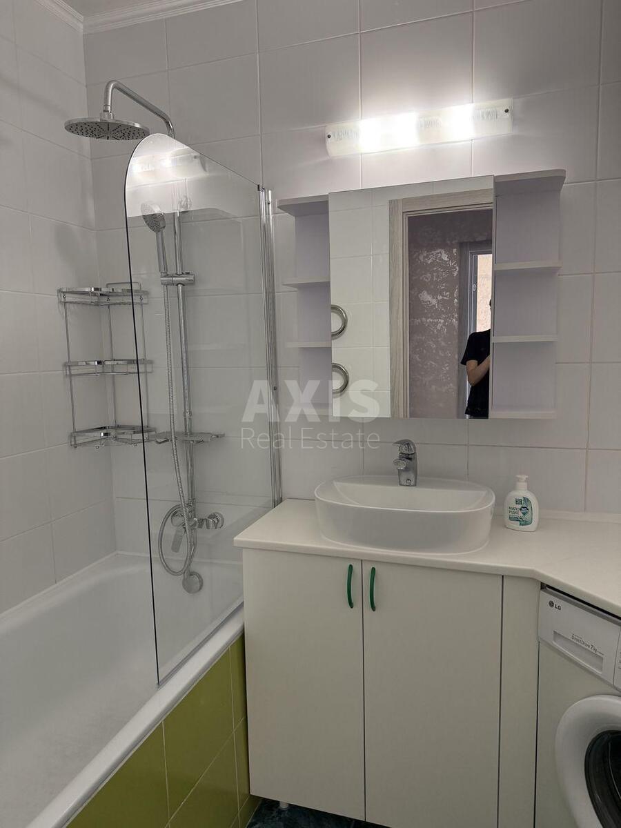 3k apartment vul. Vyshnjakivs'ka 7Б13