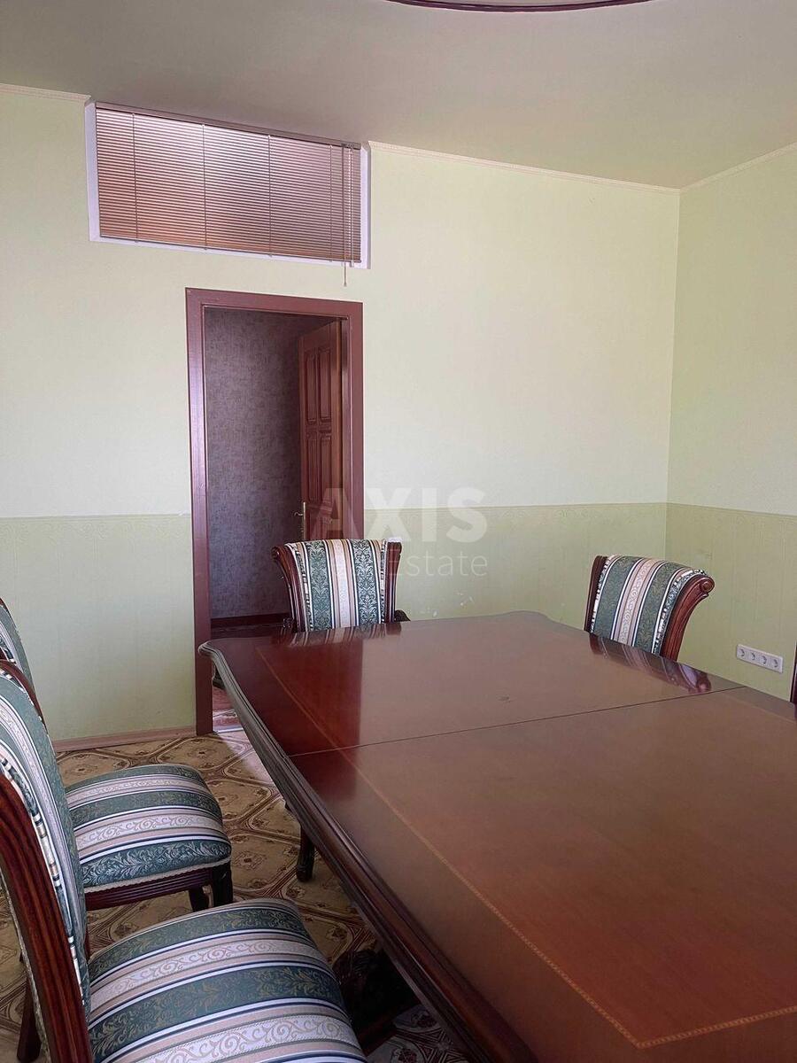 Office vul. Syrec'ka 33, 200m20