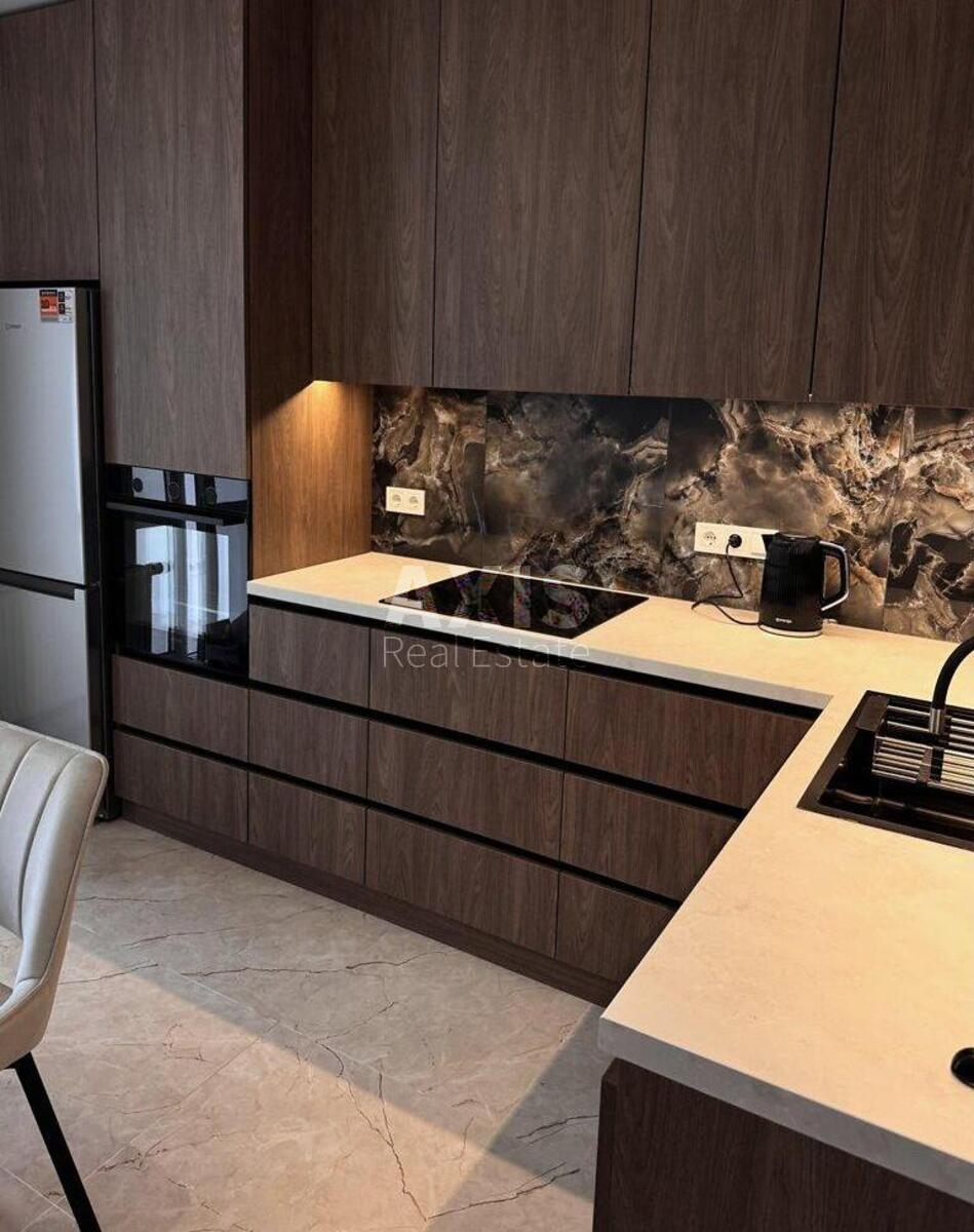 1k apartment vul. Kravchenka Mykoly 240