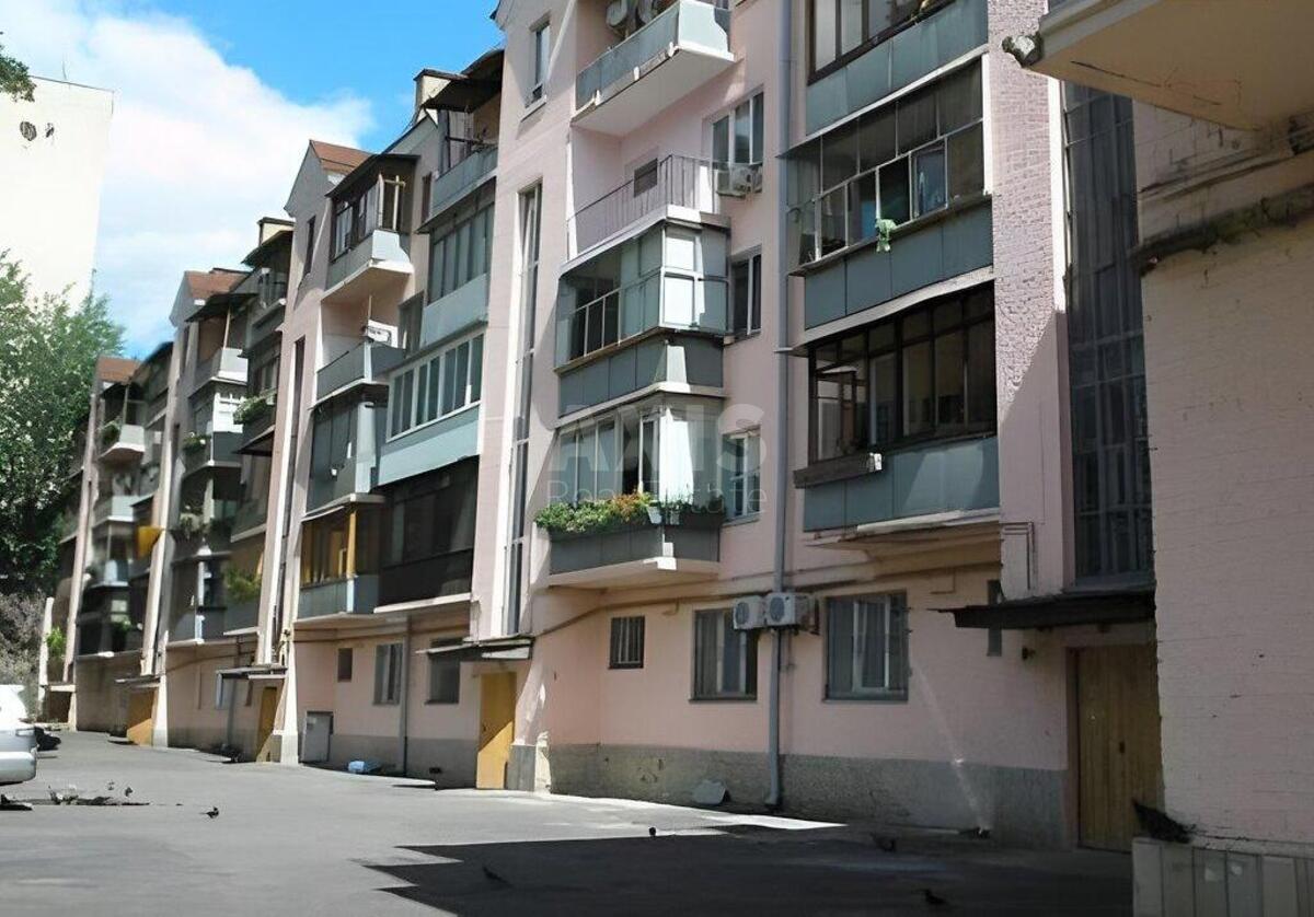 2k apartment vul. Zhyljans'ka 118
