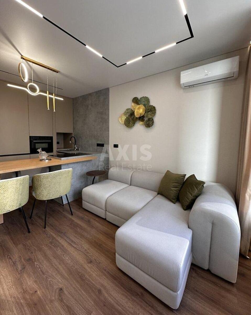 1k apartment nab. Dniprovs'ka 15Д2