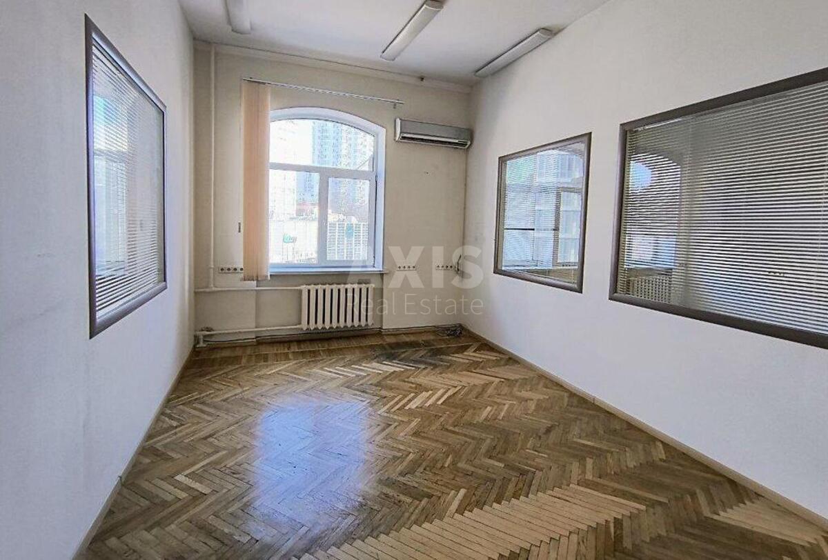 Office vul. Sichovyh Stril'civ 77, 68m22