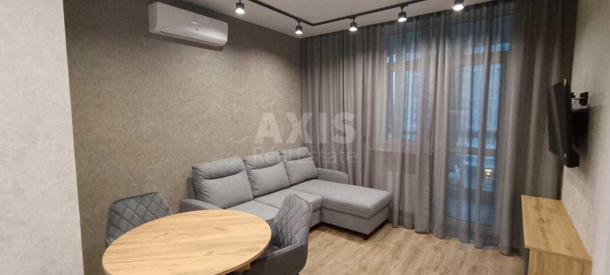1k apartment vul. Revuc'kogo 401