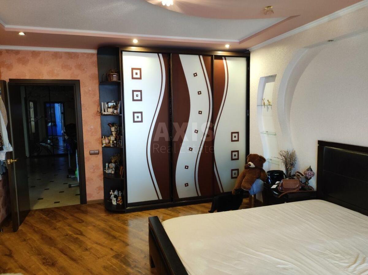 3к квартира ул. Ушакова Николая 1В4