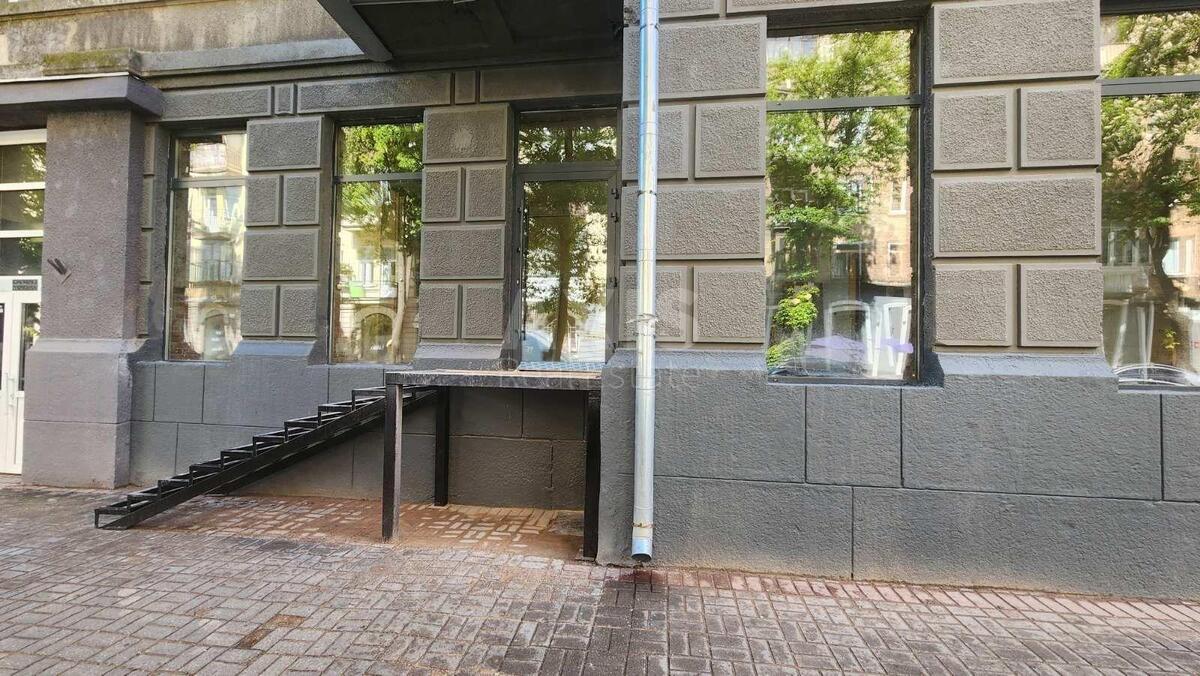 Trade object vul. Instytuts'ka 24/7, 140m21