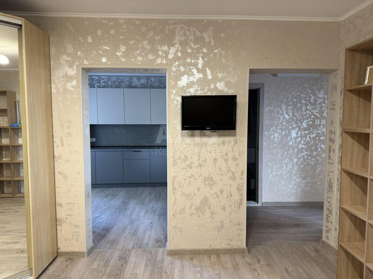 3k apartment vul. Vyshnjakivs'ka 7Б10