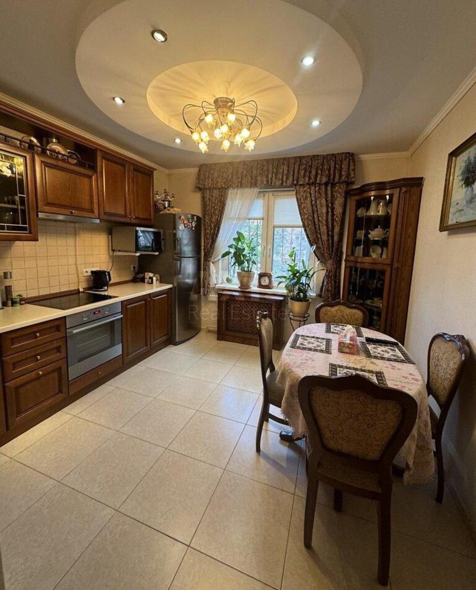 3k apartment nab. Dniprovs'ka 15