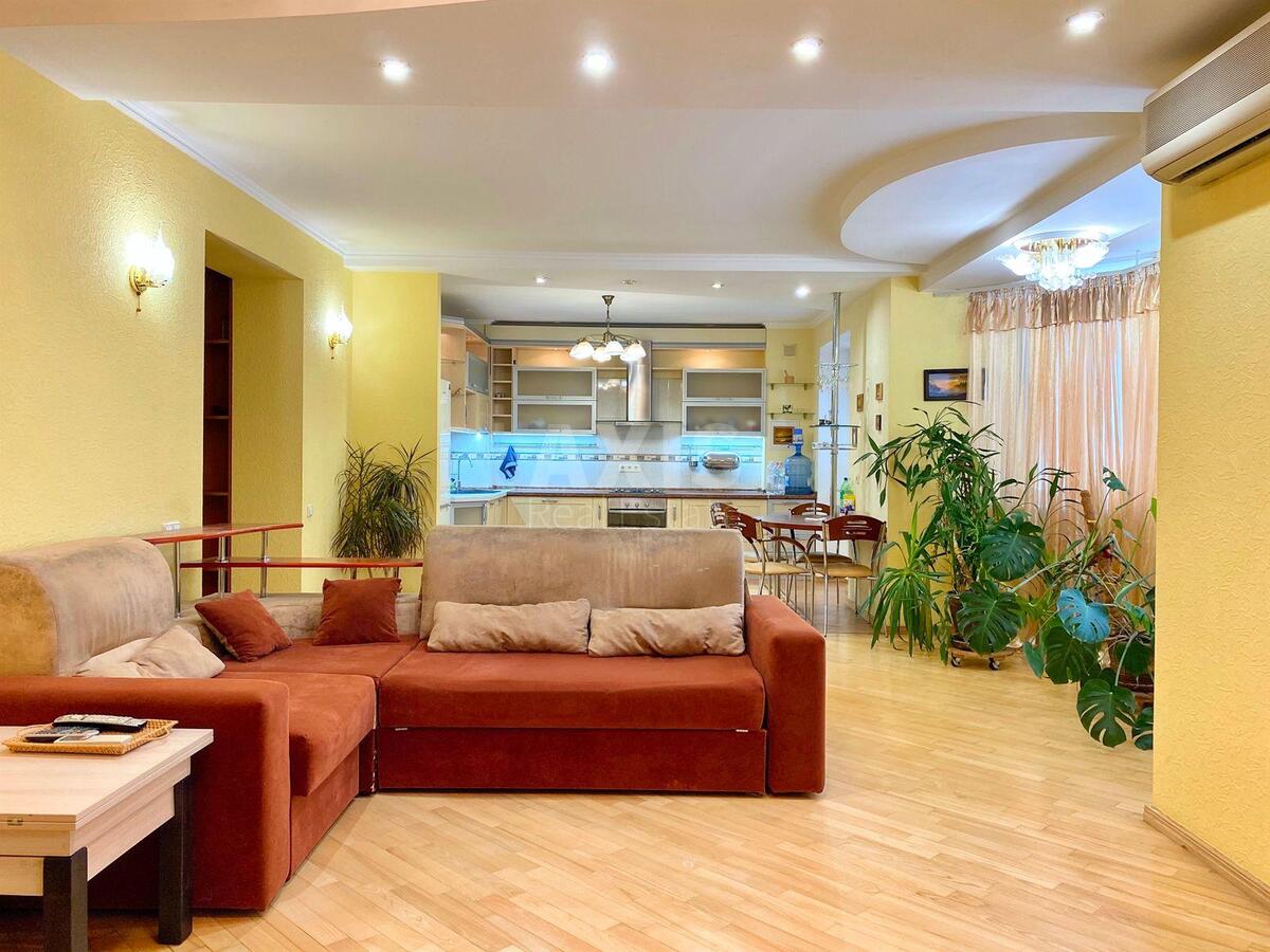 3k apartment vul. Vvedens'ka 29/581