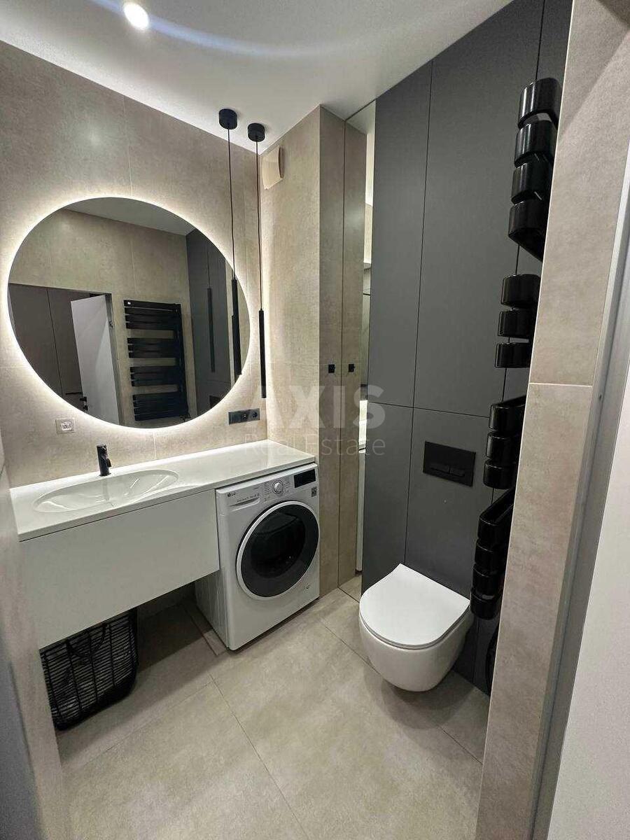 1k apartment vul. Rodyny Kistjakivs'kyh 2А8