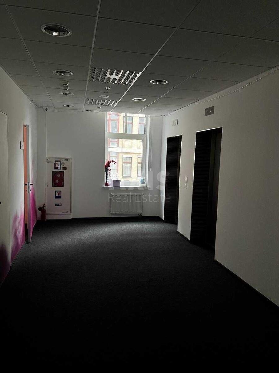 Office vul. Volodymyrs'ka 38, 375m22