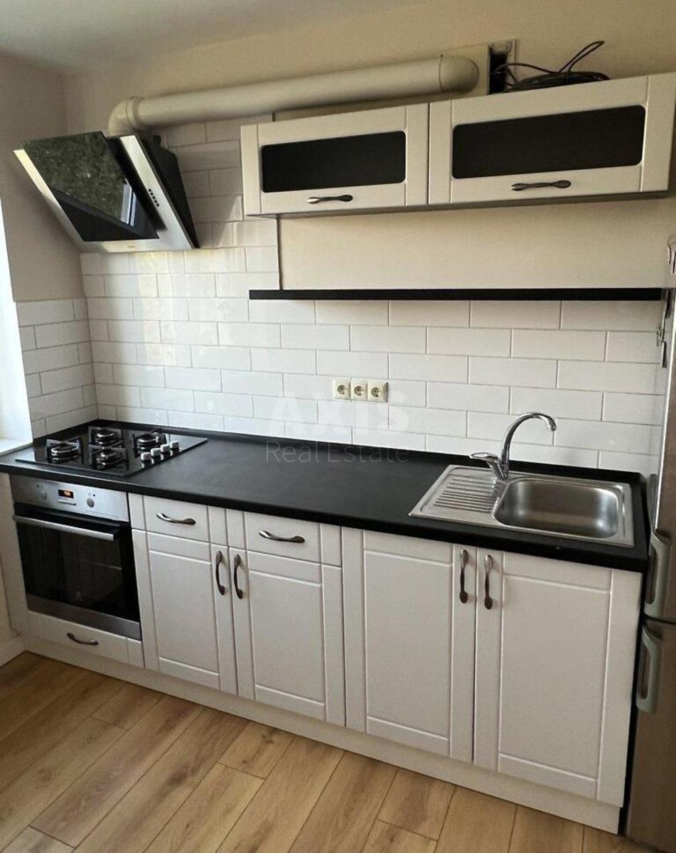 2k apartment vul. Volodymyra Sal's'kogo 8