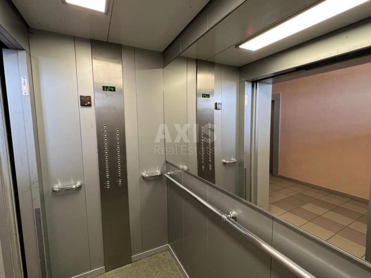 1k apartment vul. Malynovs'kogo Marshala 4В5