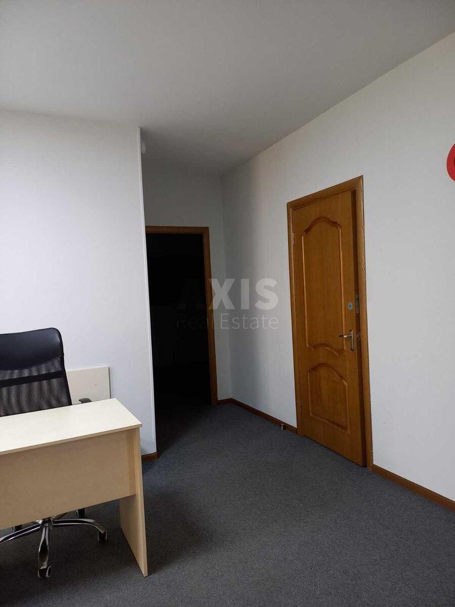 Office prov. Jaroslavs'kyj 7/9, 155m25810912