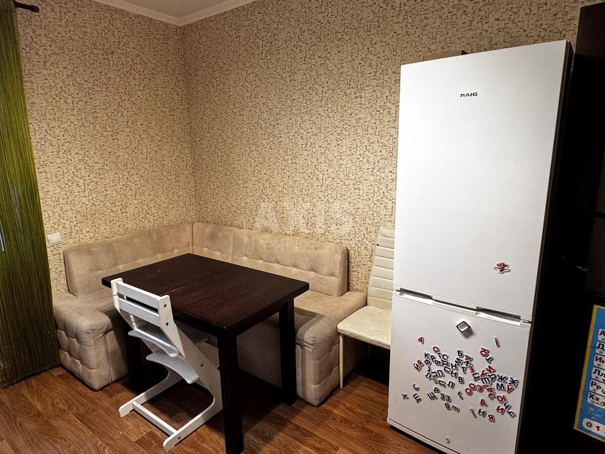 1k apartment vul. Rusovoi' Sofii' 1Б17