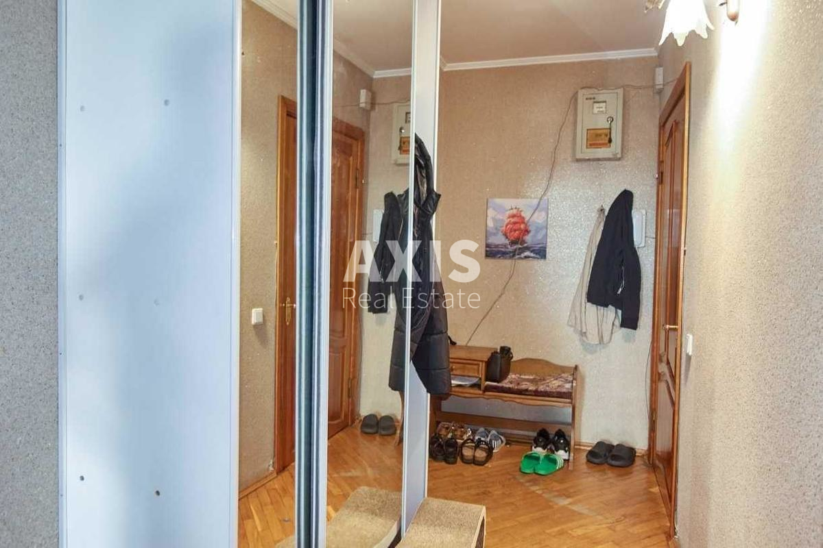 3k apartment nab. Dniprovs'ka 38