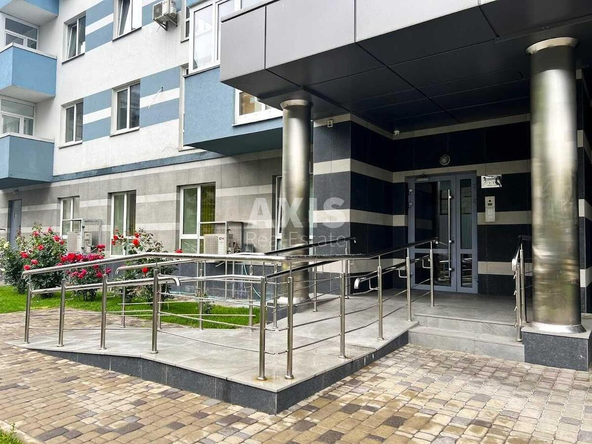 3k apartment vul. Lypkivs'kogo Vasylja Mytropolyta 35
