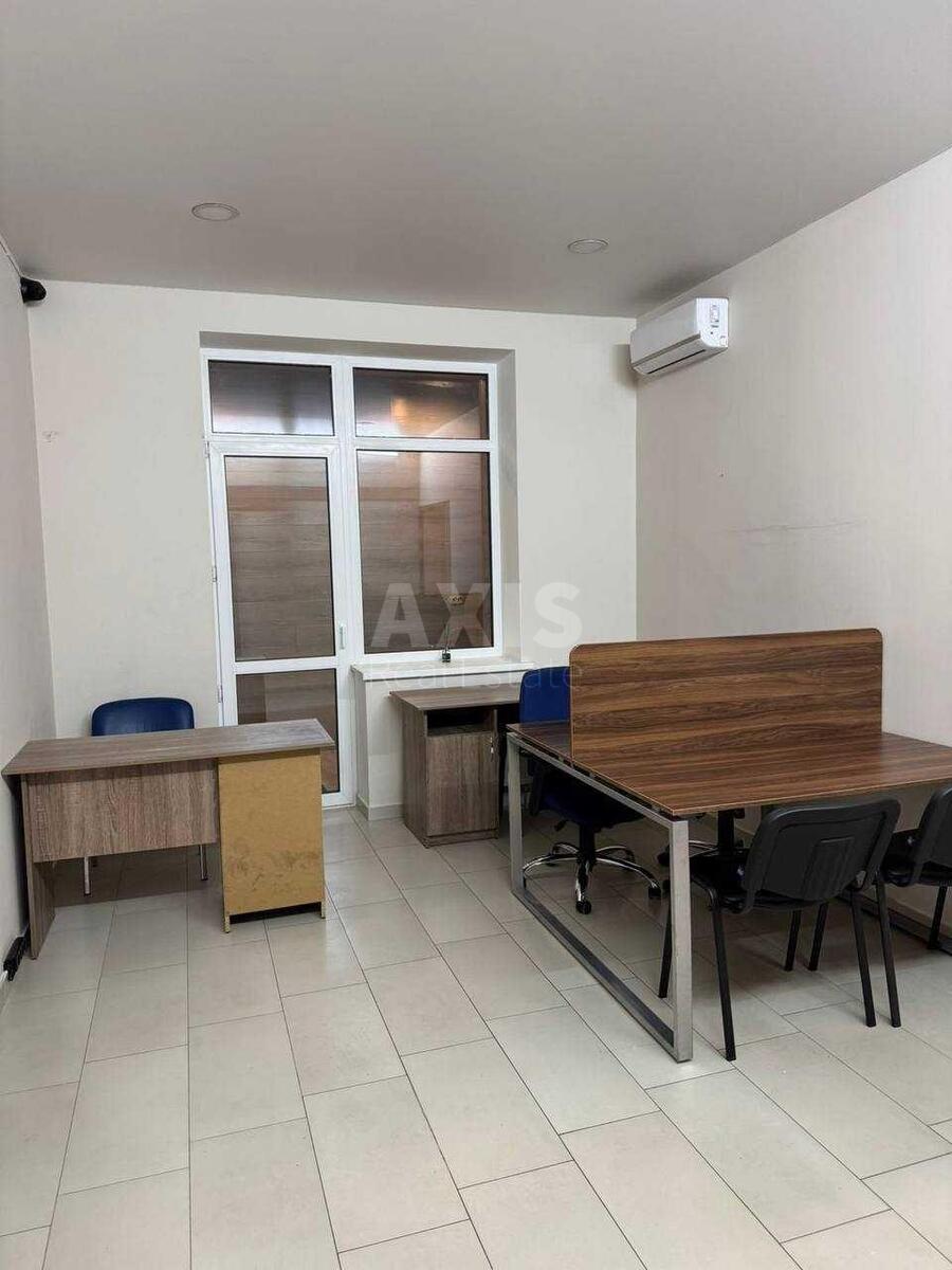 Office vul. Dmytrivs'ka 80, 65m2604795