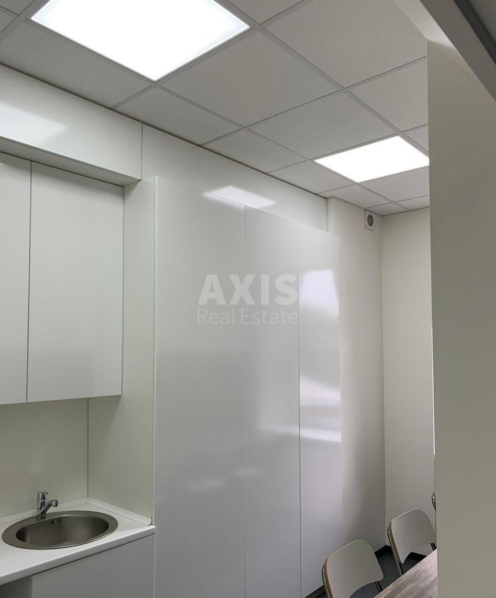 Office vul. Vozdvyzhens'ka 51А, 150m22