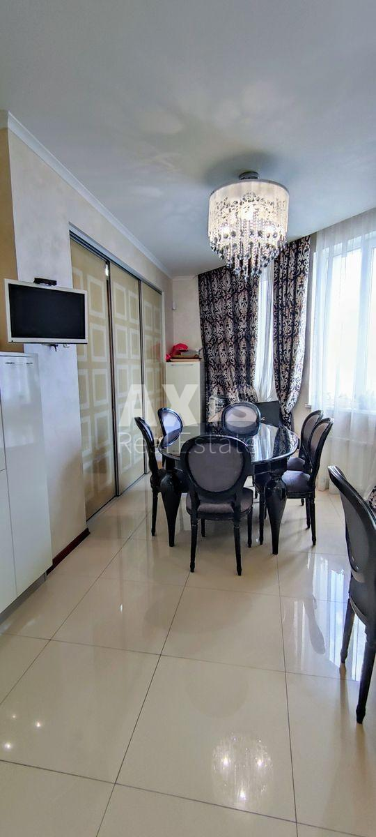 4k apartment vul. Barbjusa Anri 37/11