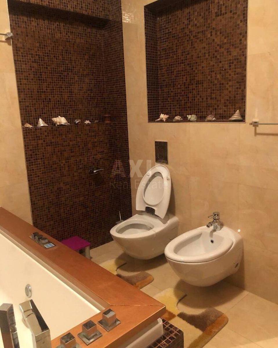 3k apartment vul. Volodymyrs'ka 49А10