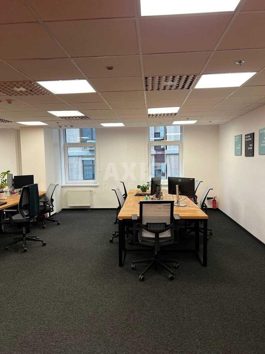 Office vul. Volodymyrs'ka 38, 375m23