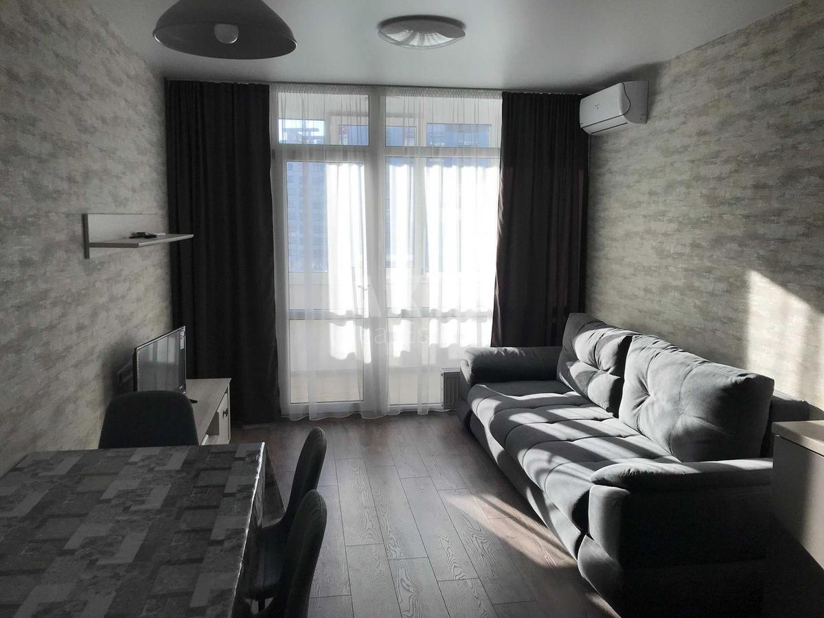 2k apartment vul. Sverstjuka Jevgena 42