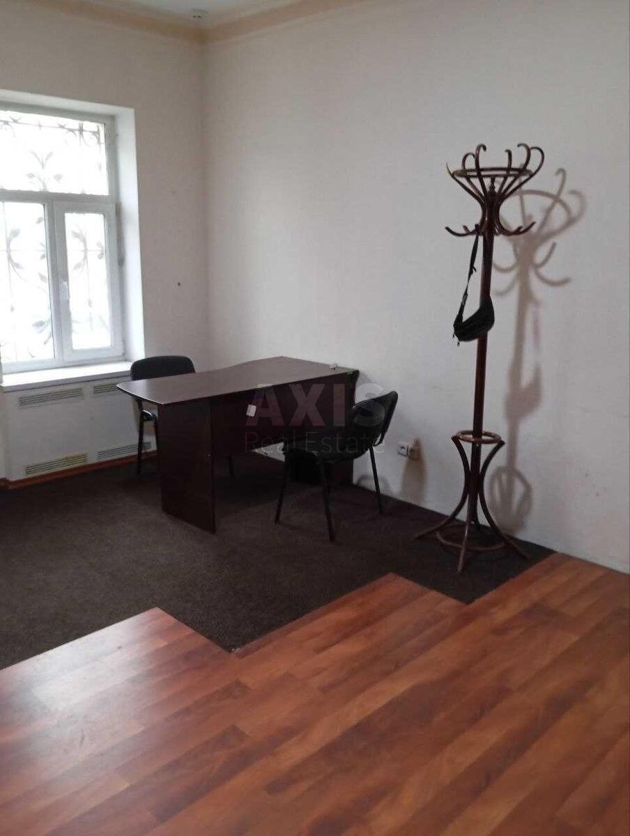 Office prov. Pylypivs'kyj 3, 66m23
