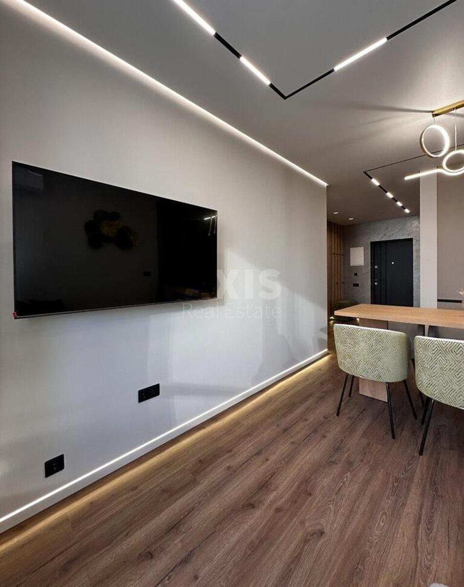 1k apartment nab. Dniprovs'ka 15Д4