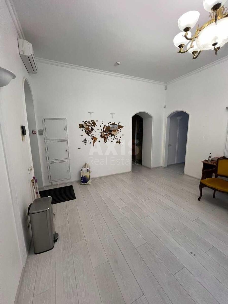 Office vul. Shovkovychna 5, 145m20