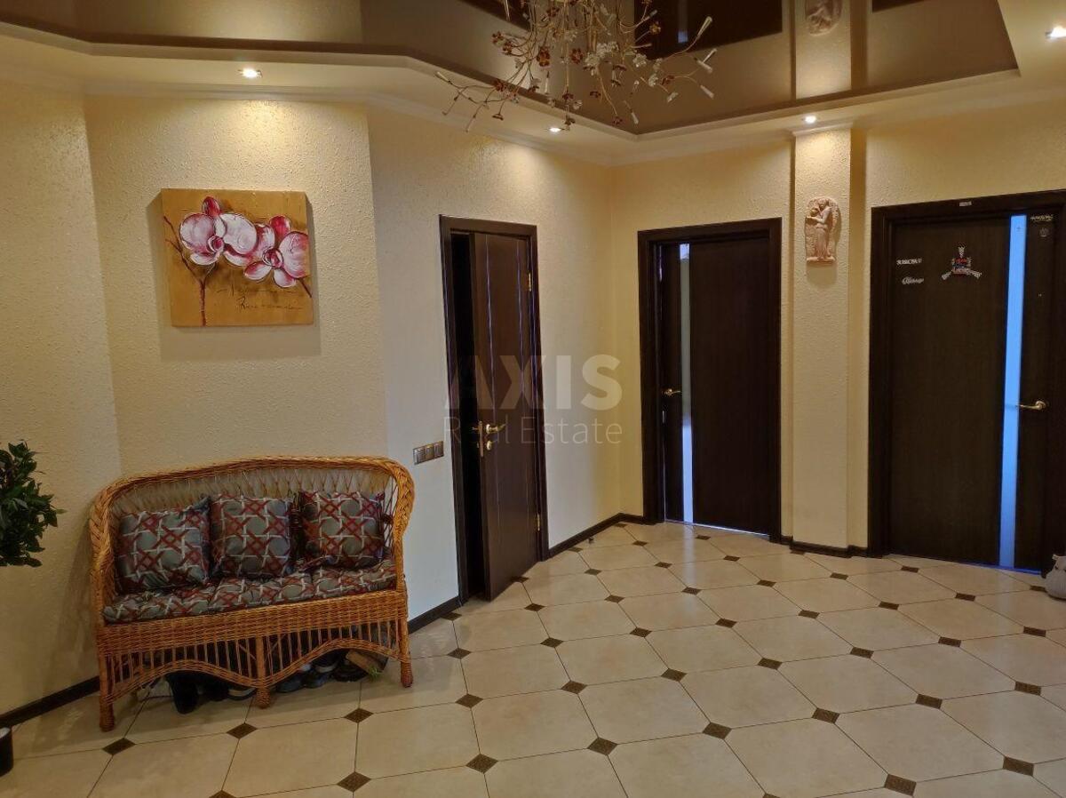 3k apartment vul. Ushakova Mykoly 1В6