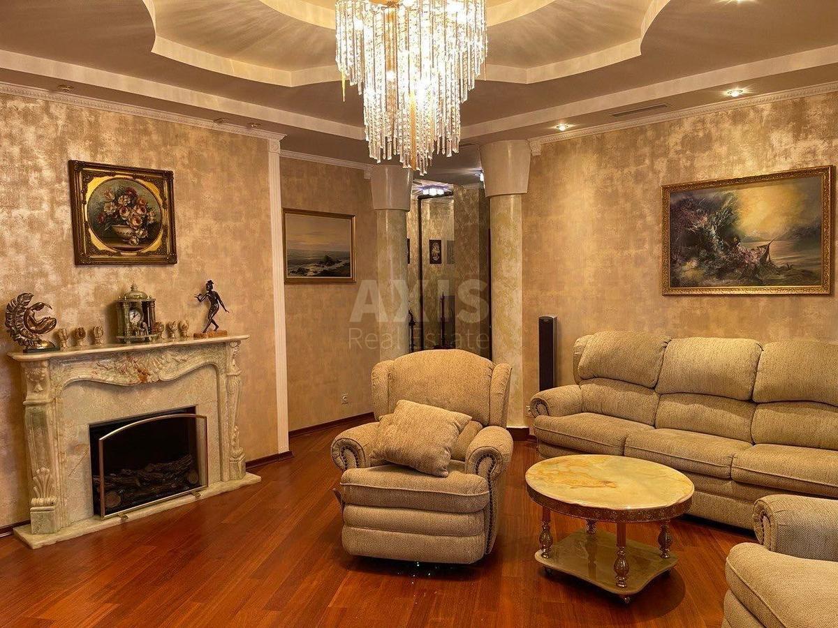 3k apartment vul. Jevgena Konoval'cja 44А