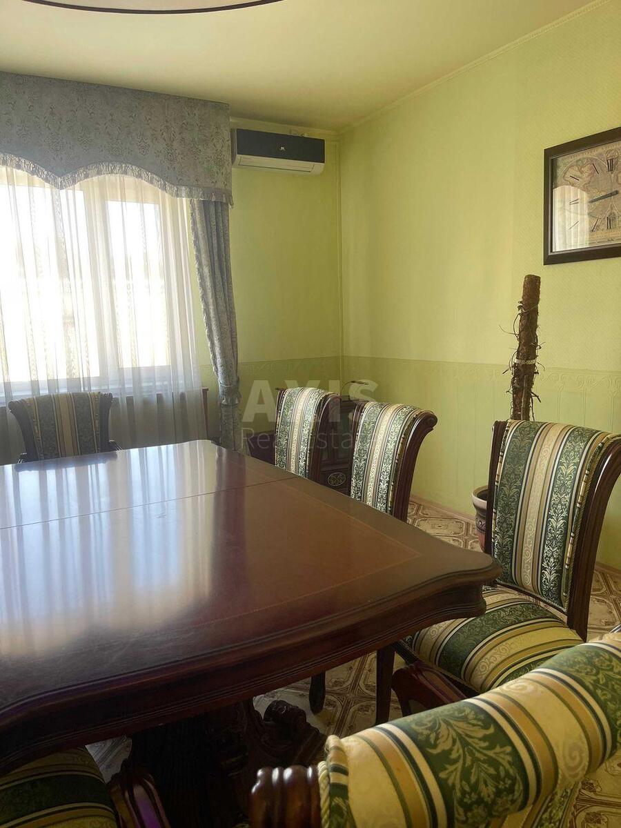 Office vul. Syrec'ka 33, 200m2