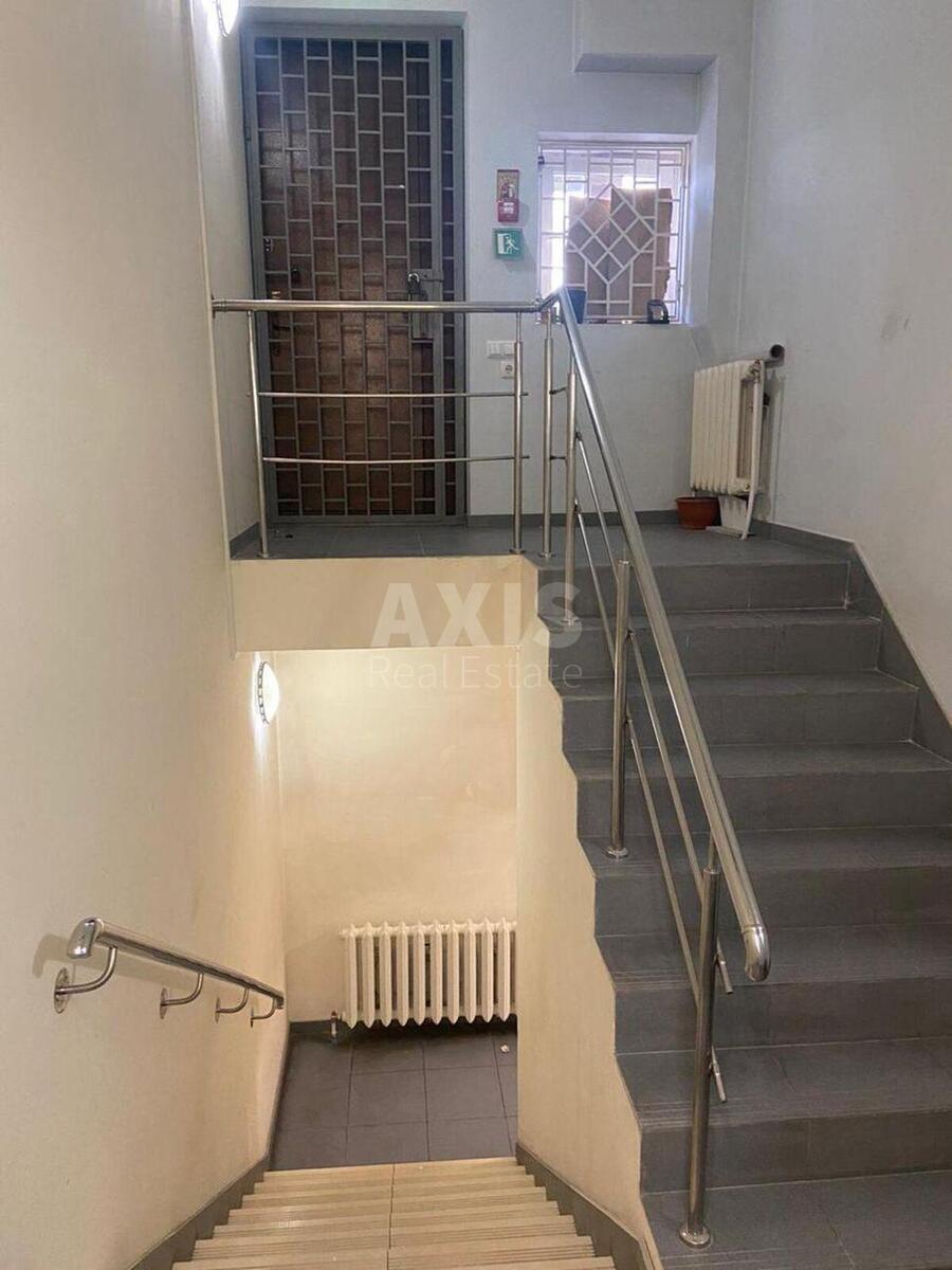 Trade object vul. Dmytrivs'ka 69, 350m23