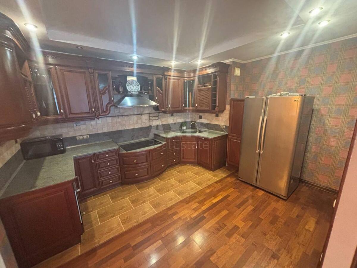 4k apartment vul. Knjazhyj Zaton 2/30