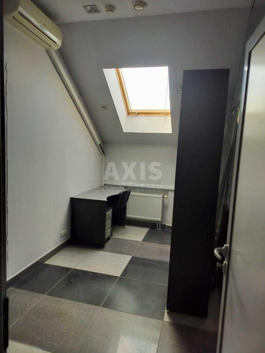 Office vul. Estons'ka 120, 430m26