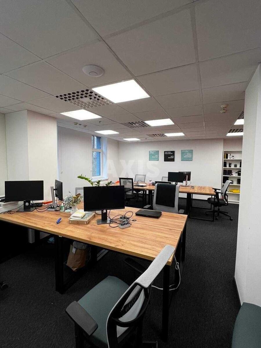 Office vul. Volodymyrs'ka 38, 375m24