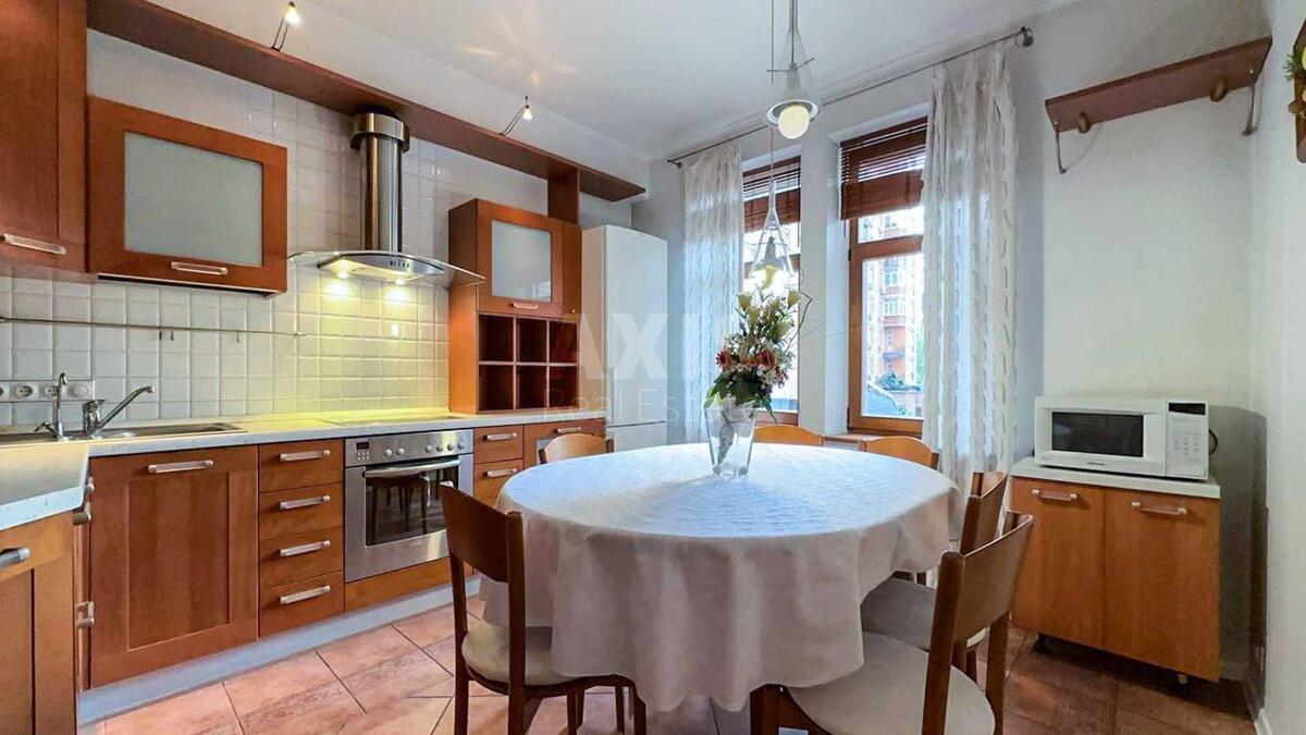 3k apartment vul. Mel'nykova 18Б