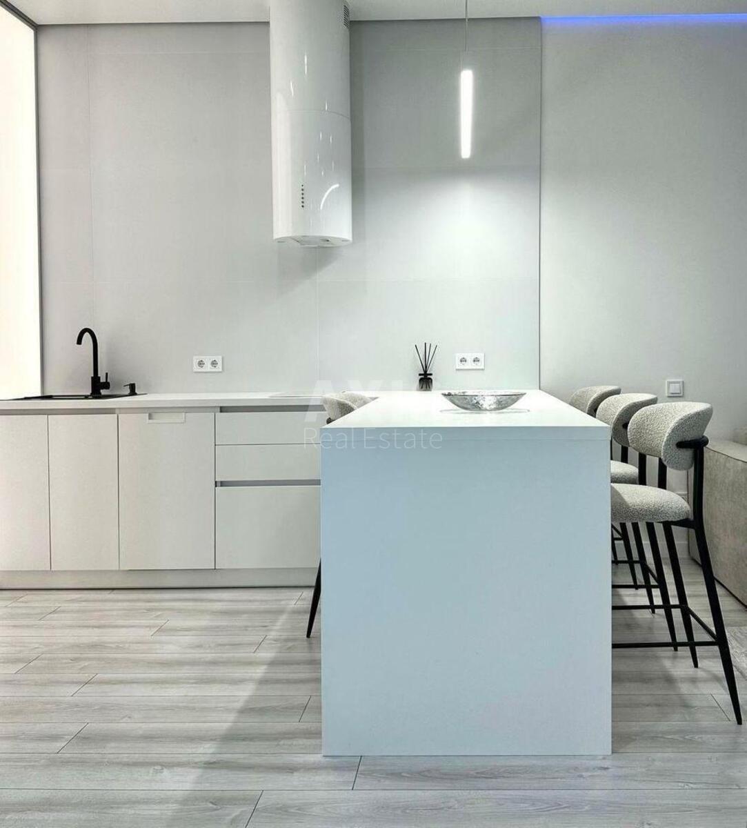 3k apartment vul. Dragomyrova Myhajla 10