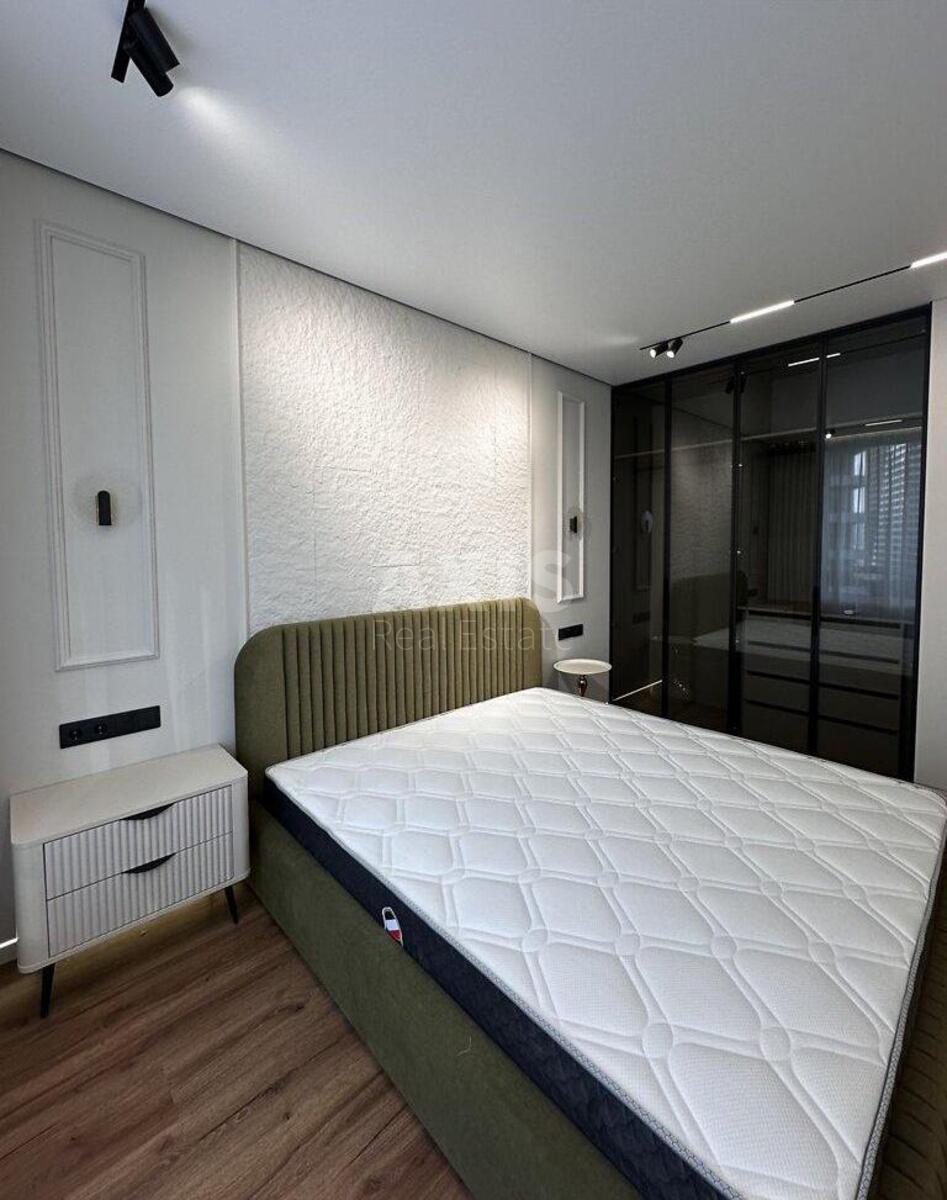 1k apartment nab. Dniprovs'ka 15Д6