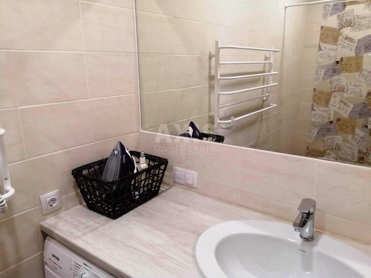 1k apartment vul. Majkops'ka 1А5