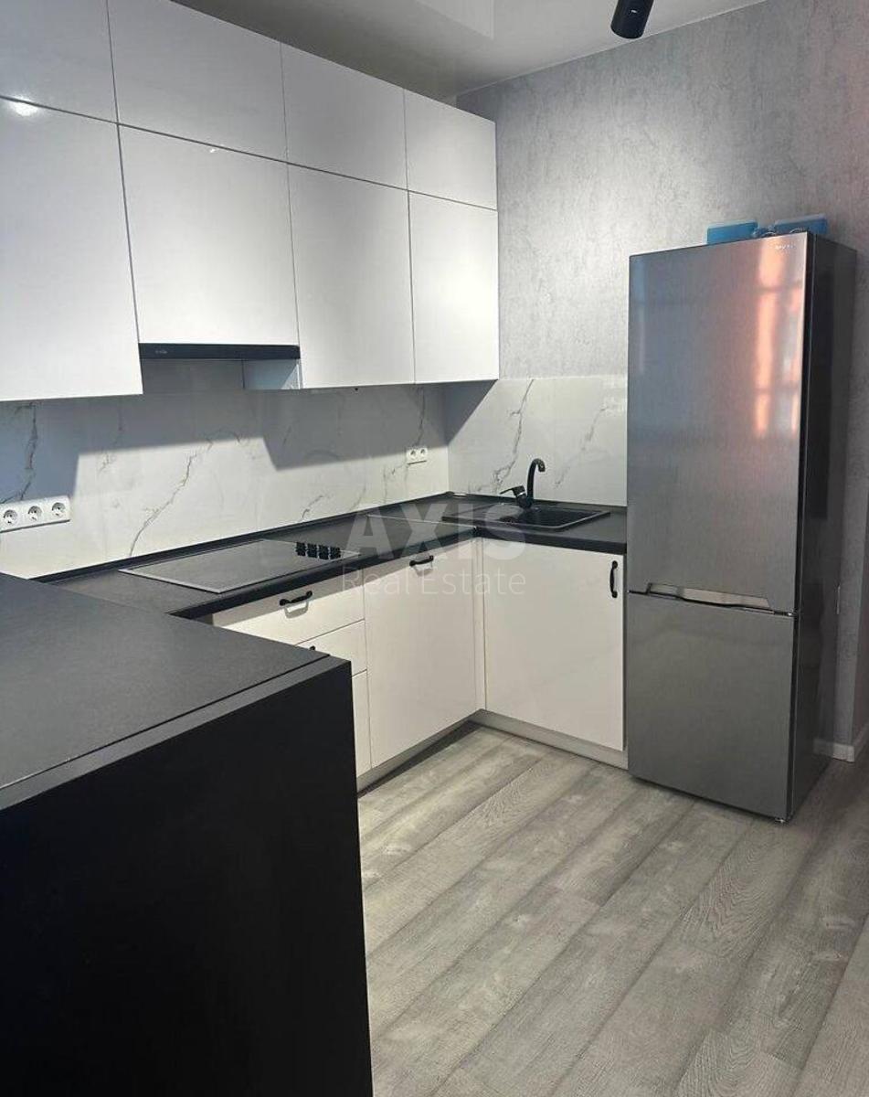 1k apartment vul. Berezhans'ka 15