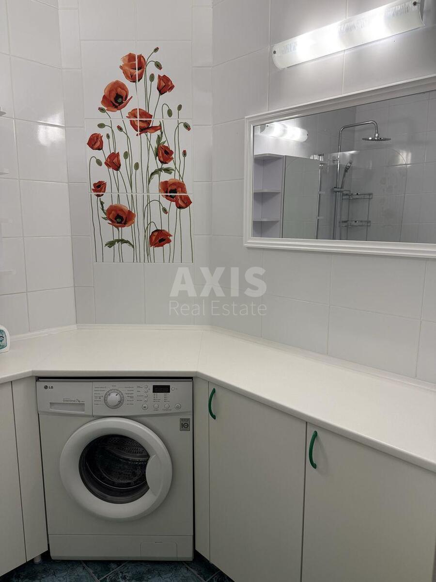 3k apartment vul. Vyshnjakivs'ka 7Б14