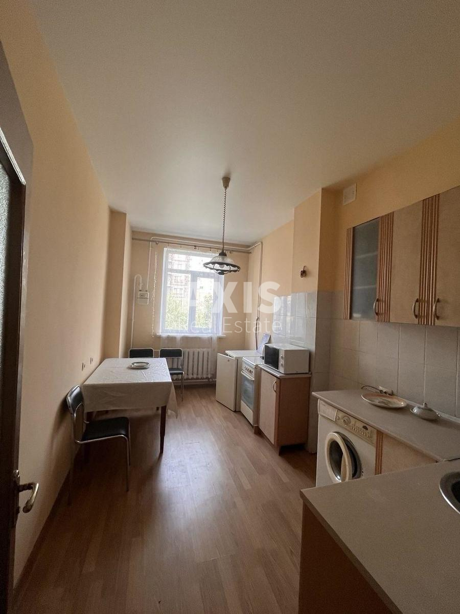 2k apartment vul. Zhyljans'ka 118