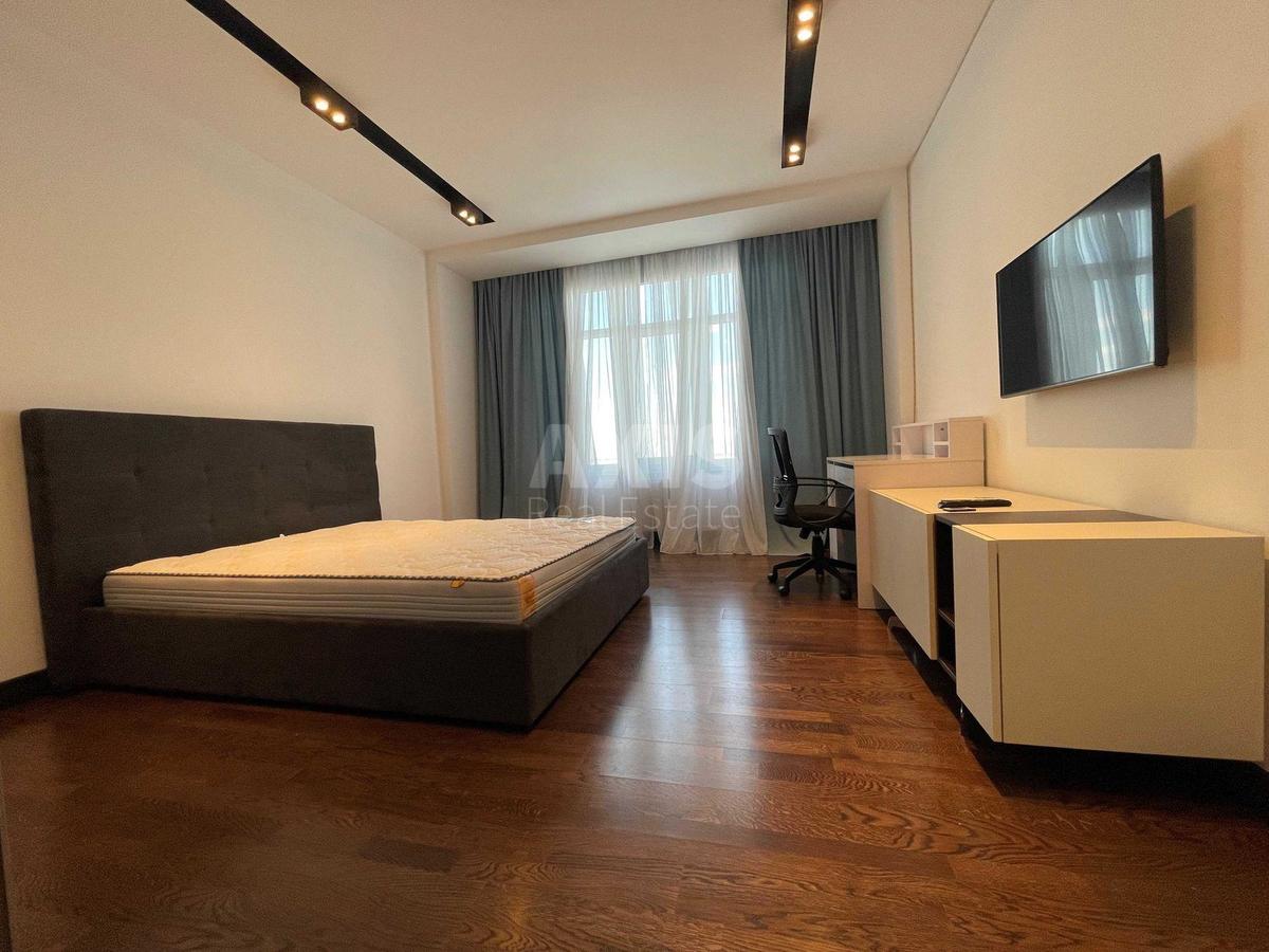 4k apartment vul. Dragomyrova Myhajla 99