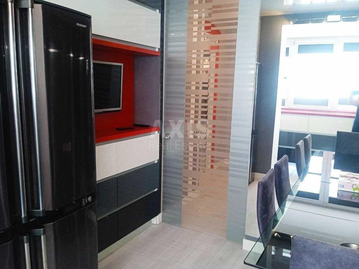 3k apartment vul. Geroi'v Kosmosu 137