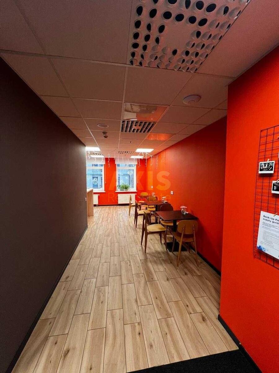 Office vul. Volodymyrs'ka 38, 375m26