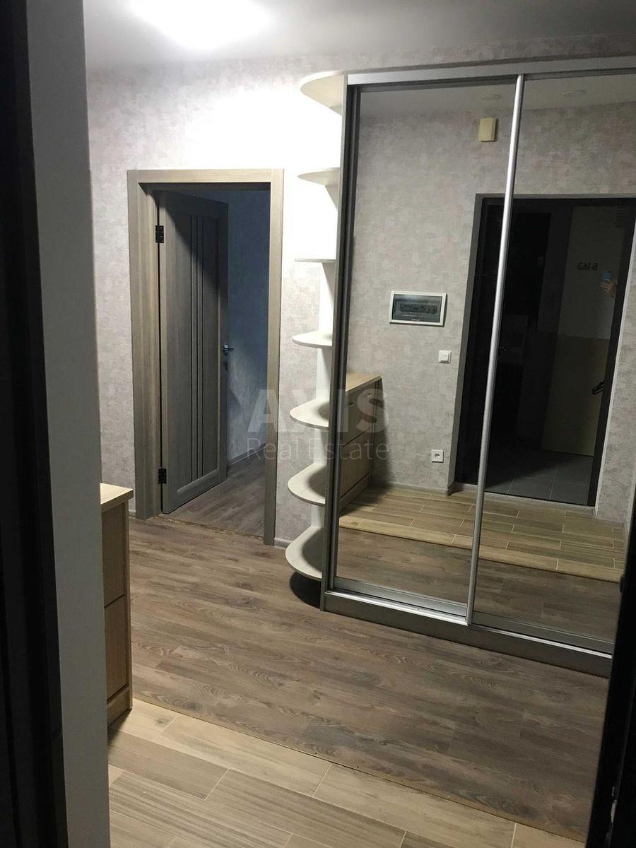 2k apartment vul. Sverstjuka Jevgena 45