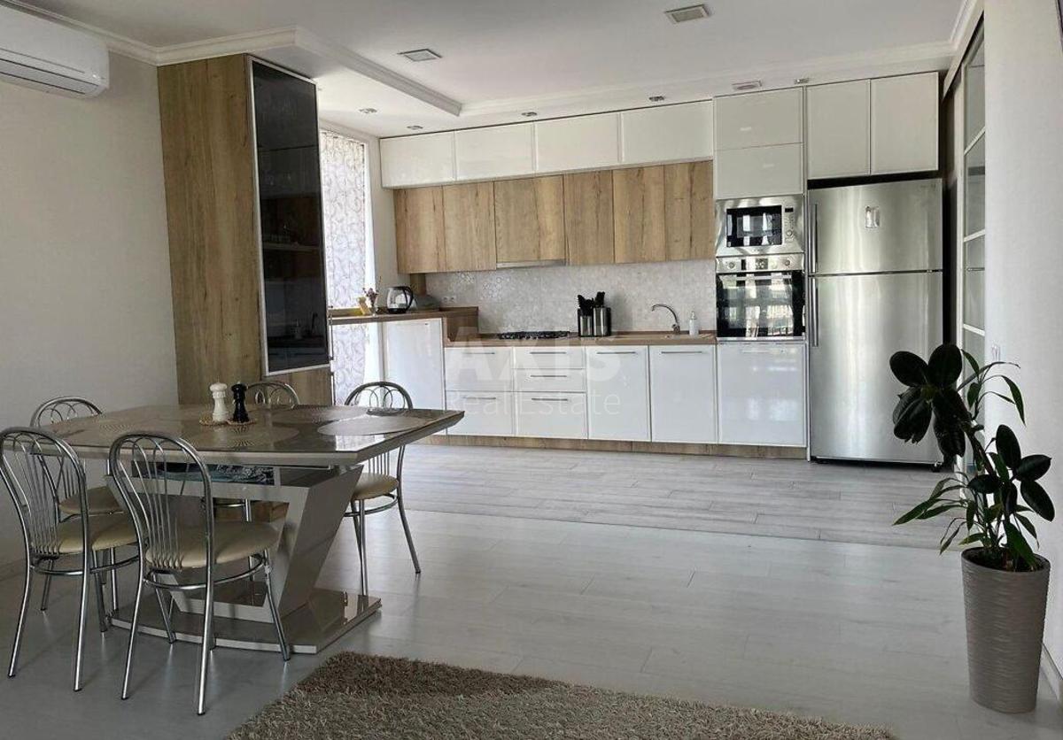3k apartment vul. Zamkovec'ka 940
